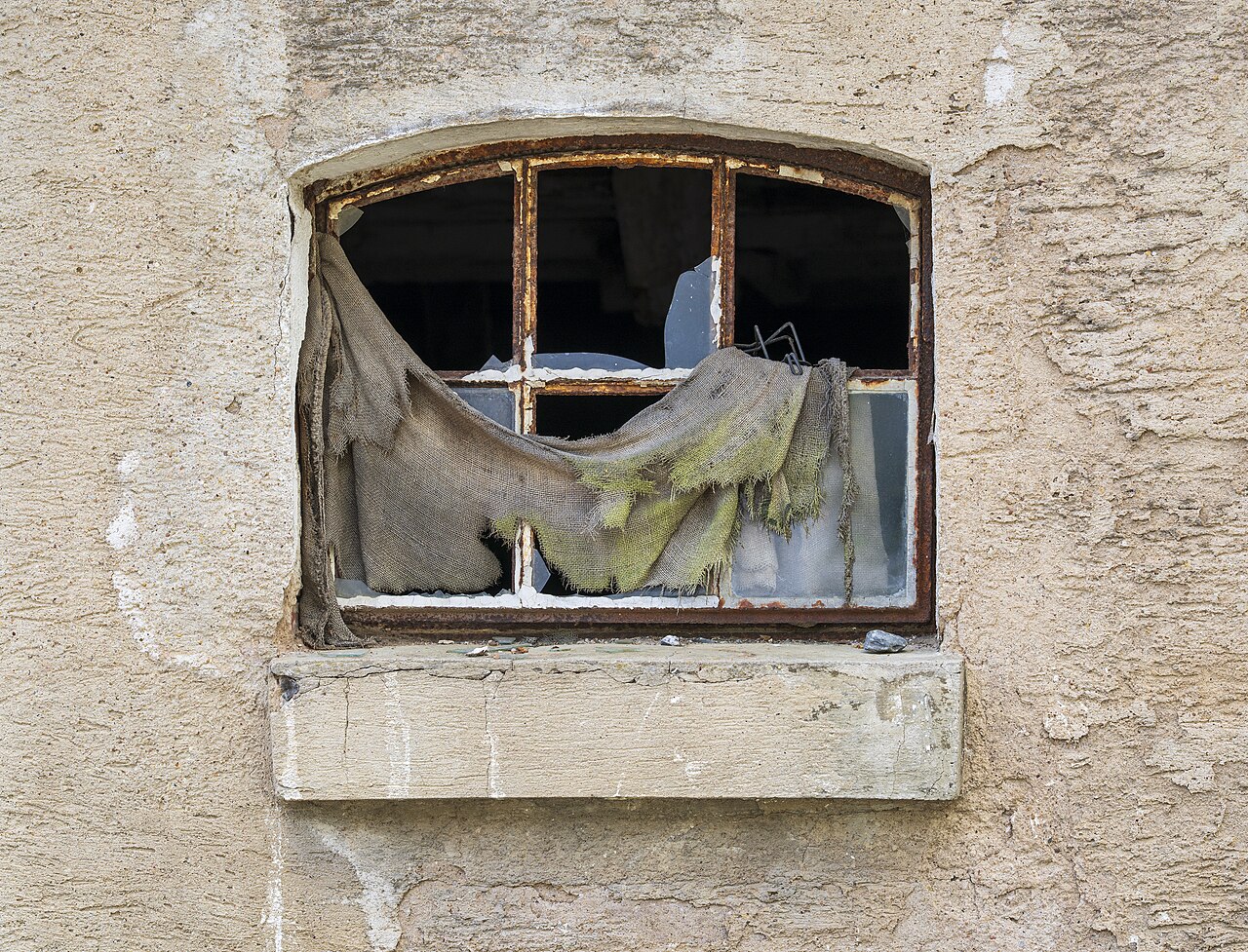 Drapiertes Fenster